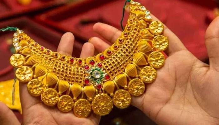 پاکستان میں سونے کی فی تولہ قیمت میں بڑی کمی 