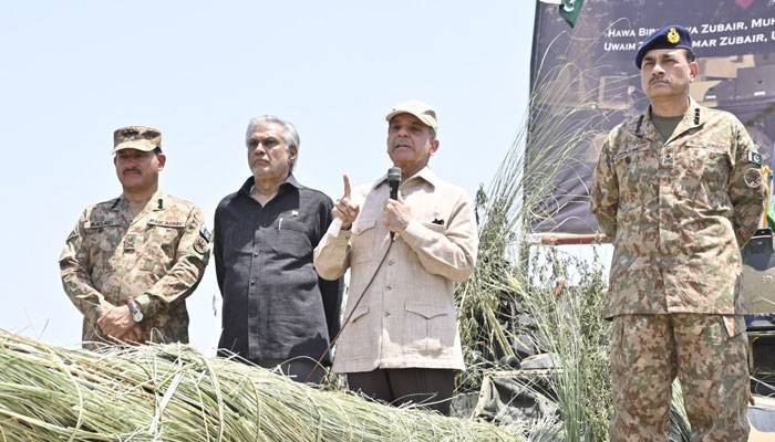 افواج پاکستان نے دشمن   کے حملے کوچندگھنٹوں میں ناکام بنایا، وزیر اعظم 