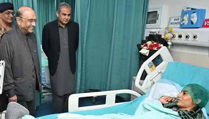 صدرمملکت کا دورہ سی ایم ایچ راولپنڈی:زخمی جوانوں کی عیادت،بھارتی جارحیت کی مذمت