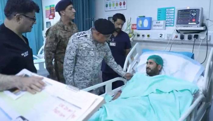 سربراہ پاک بحریہ  کا سی ایم ایچ راولپنڈی کا دورہ،زخمی جوانوں ، شہریوں کی عیادت کی