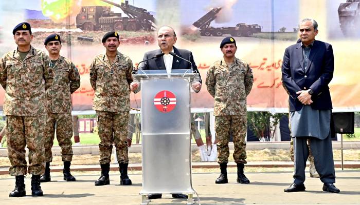 صدرِ مملکت کا گوجرانوالہ چھاؤنی کا دورہ، پاک فوج کو خراج تحسین پیش کیا