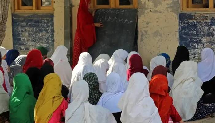 خیبر میں خواتین اساتذہ کی کمی، 37 گرلز پرائمری اسکول بند