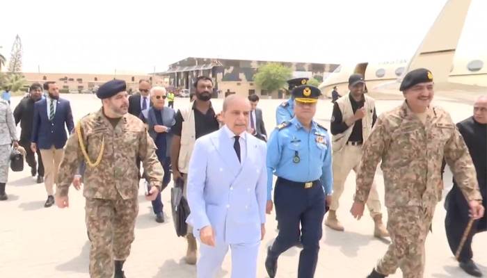 وزیراعظم محمد شہباز شریف ایک روزہ دورے پر کراچی پہنچ گئے