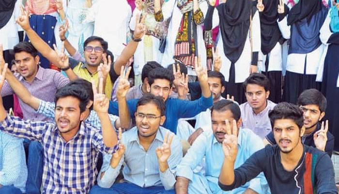 پنجاب میں گرمی کی شدت میں اضافہ ، سکولز کے بعد کالجز میں بھی چھٹیوں کا اعلان 