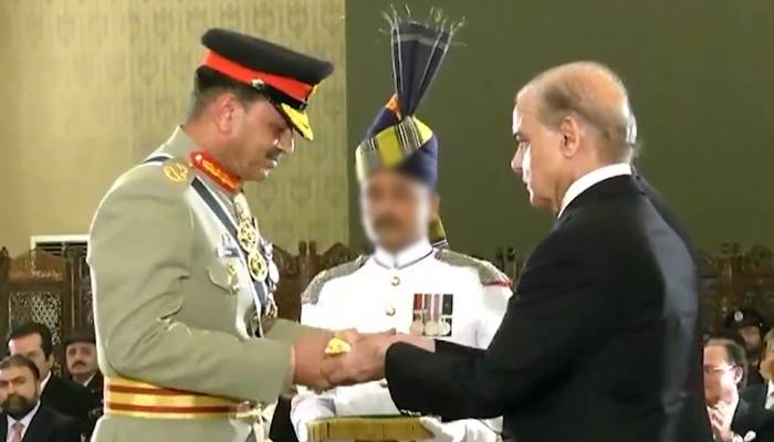 فیلڈ مارشل بیٹن کیا ہوتا ہے؟ کس چیز سے تیار کیا جاتا؟