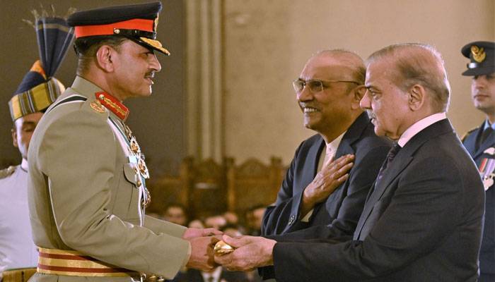 صدر مملکت، وزیر اعظم نے سید عاصم منیر کو بیٹن آف فیلڈ مارشل سےنواز دیا