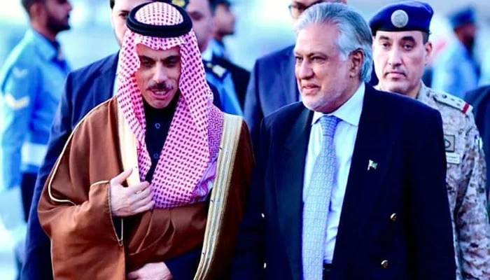 اسحاق ڈار اور سعودی ہم منصب کا رابطہ، دوطرفہ تعاون بڑھانے، خطے کے امن پر اتفاق