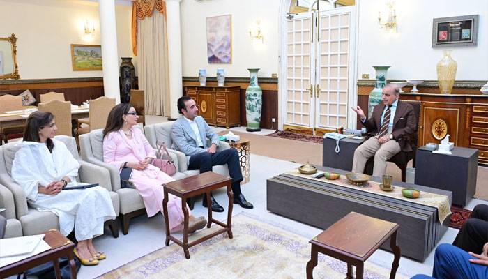 وزیر اعظم سے بلاول بھٹو کی وفد سمیت ملاقات،قومی سفارتی کام  کیلئے اعتماد پر شکریہ ادا کیا