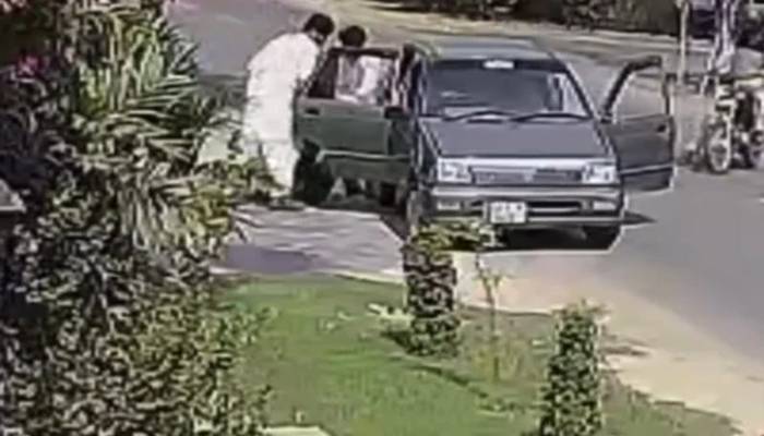 لاہورمیں خاتون اغوا،سی سی ٹی وی فوٹیج سامنے آگئی