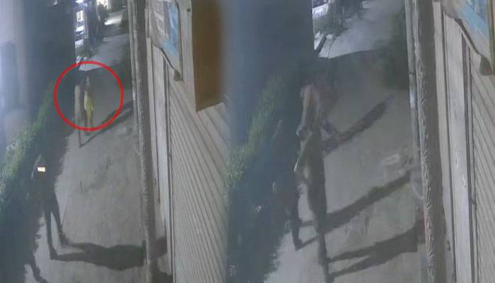پولیس  نے  گھر میں گھس کر خواتین کو تشدد کا نشانہ بنا ڈالا، سی سی ٹی وی فوٹیج منظر عام پر