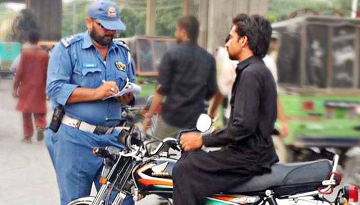ٹریفک قوانین کی خلاف ورزی پر جرمانہ 10 گنا تک بڑھانے کا اصولی فیصلہ