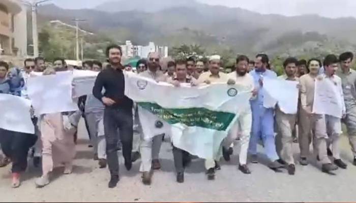کے پی سینٹر آف ایکسیلینس کا سوات یونیورسٹی میں خضدار اے پی ایس بس حملے کی مذمت کیلئےسیمینار،یکجہتی واک