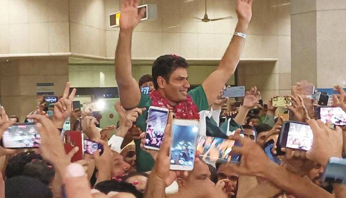 قومی ہیرو ارشد ندیم کل وطن واپس پہنچیں گے