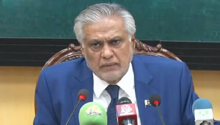 پاکستانی سفارتی کامیابی پر بھارت مایوس، خطے میں بالادستی کا خواب چکنا چور ہوگیا، اسحاق ڈار