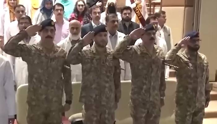 اعلیٰ عسکری حکام کی مختلف شہروں میں اساتذہ وطلبا سے خصوصی نشستیں