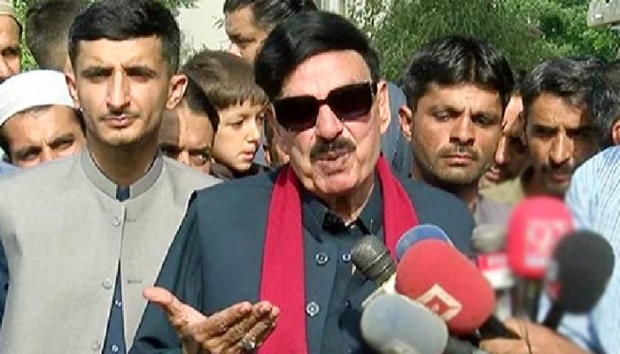 ملک کے سیاسی حالات خراب ہو رہے ہیں، بھارت شرارت کر سکتا ہے: شیخ رشید