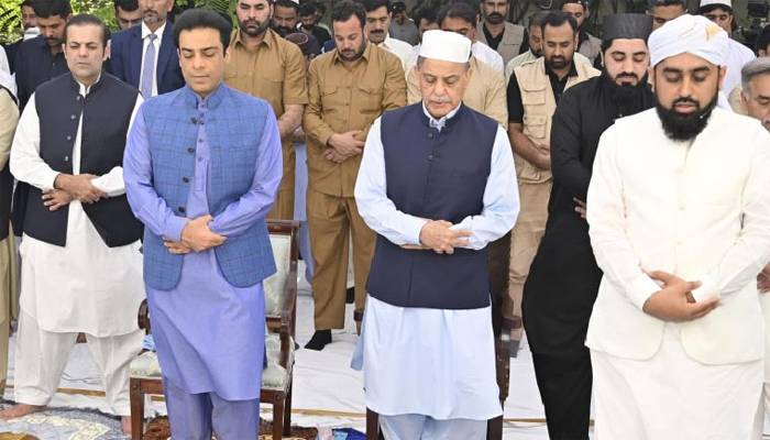 صدر مملکت اور وزیراعظم سمیت اہم شخصیات نے نماز عید کہاں ادا کی؟تفصیل سامنے آگئی