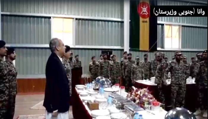 محسن نقوی کا وانا کا دورہ، جوانوں کےساتھ عید منائی، شہداء کو خراجِ تحسین
