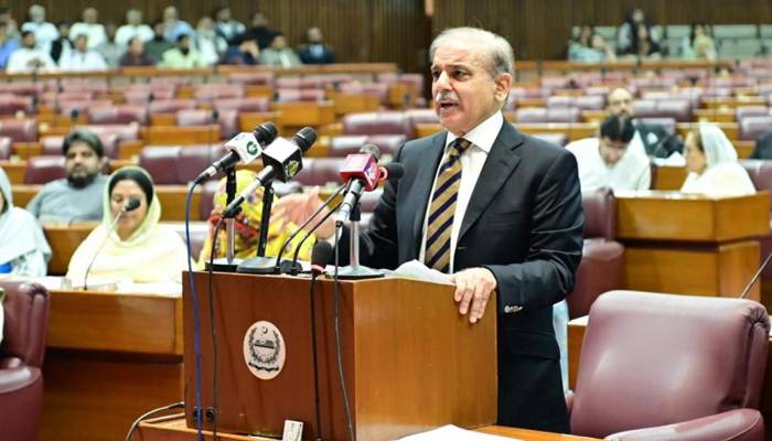 وفاقی بجٹ میں وزیراعظم ہاؤس کے اخراجات میں اضافہ، 86 کروڑ کی منظوری؛ غریب عوام پر مزید بوجھ