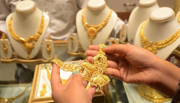 سونے کی فی تولہ قیمت میں 15 سو روپے کا اضافہ