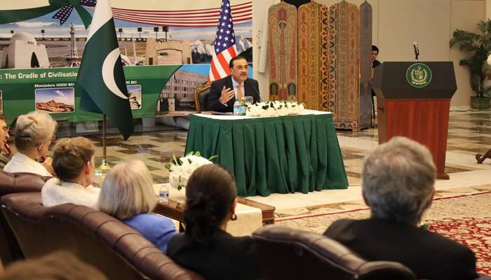 فیلڈ مارشل سید عاصم منیر کا دورہ امریکا:علاقائی و عالمی امور پر اہم ملاقاتیں،پاکستان کا مؤقف اجاگر