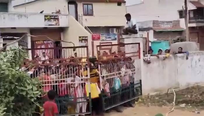 مودی کےراج میں بھارتی غریب رسوا،عوام بھوک اور افراتفری کا شکار
