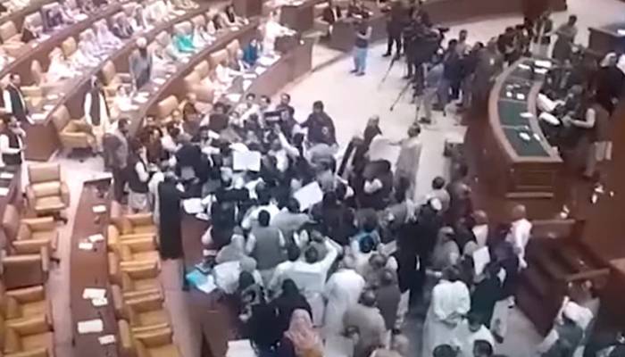 مریم نواز کی تقریر کےدوران ہنگامہ آرائی،اپوزیشن کے 26ارکان معطل