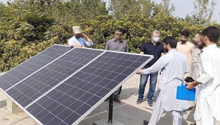 سندھ حکومت کا سولر انرجی کے فروغ کیلئے 3 سو سے زائد افراد کو ٹیکنیشنز کی مفت تربیت کا اعلان 