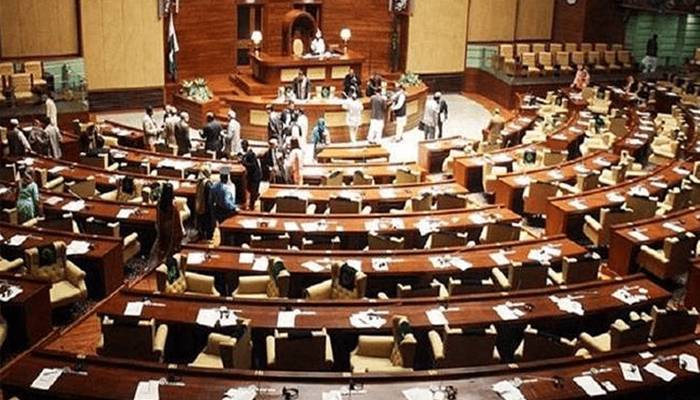 پنجاب اسمبلی میں ہنگامہ آرائی،اپوزیشن کو 13قائمہ کمیٹیوں سے ہٹانے کا فیصلہ
