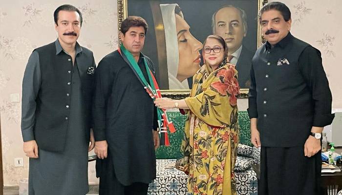 پی ٹی آئی کے دو ممبران اسمبلی پیپلز پارٹی میں شامل ہوگئے
