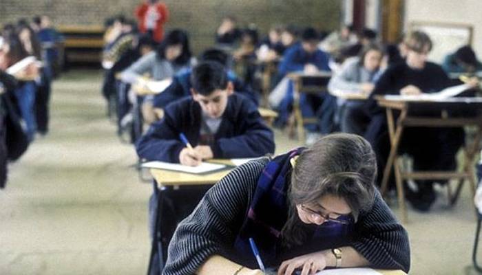 کیمبرج کی امیدواروں کو امتحانات میں مفت بیٹھنے کی پیشکش