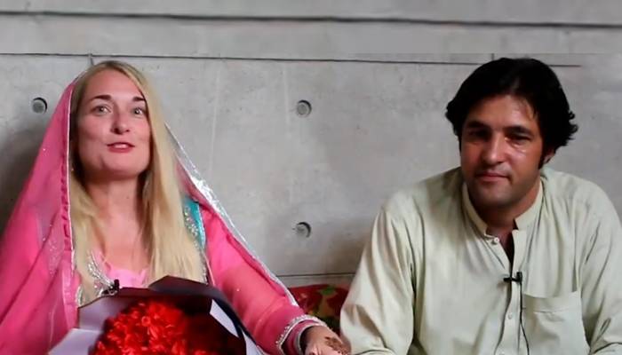 اسلام قبول کرنےکے بعد امریکی خاتون نے پاکستانی لڑکے سے شادی کرلی 
