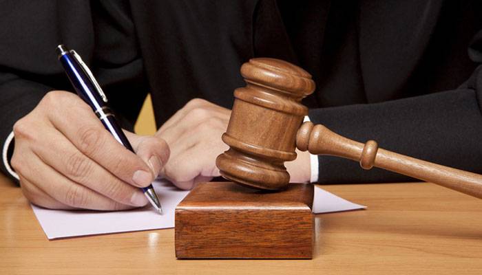 توہین عدالت کے الزام میں حاضر سروس جج گرفتار