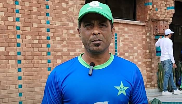 قومی کرکٹ ٹیم کے  فیلڈنگ کوچ اپنے عہدے سے دستبردار 