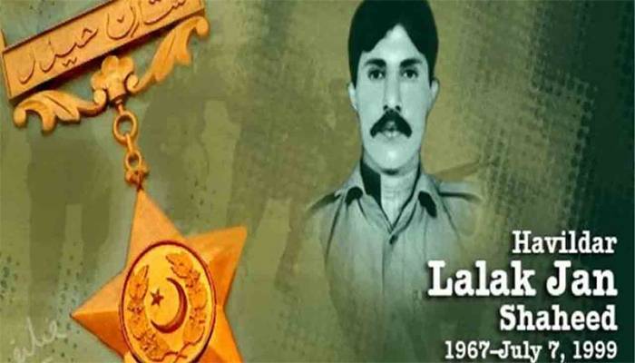 پاک فوج کے سروسز چیفس اورجوانوں کاحوالدار لالک جان شہید کو زبردست خراجِ عقیدت