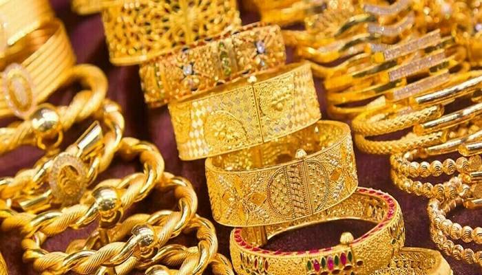 سونے کے خریداروں کیلئے اچھی خبر، فی تولہ کی قیمت ہزاروں روپے کم