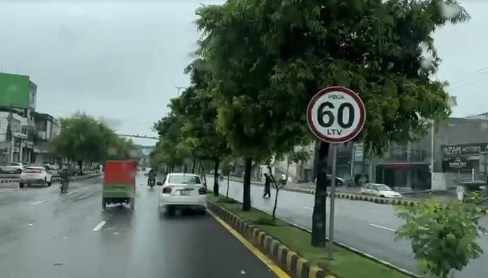 لاہور میں 136 ملی میٹر ریکارڈ بارش، چند گھنٹوں میں متعدد مقامات سے نکاسی آب کا عمل مکمل