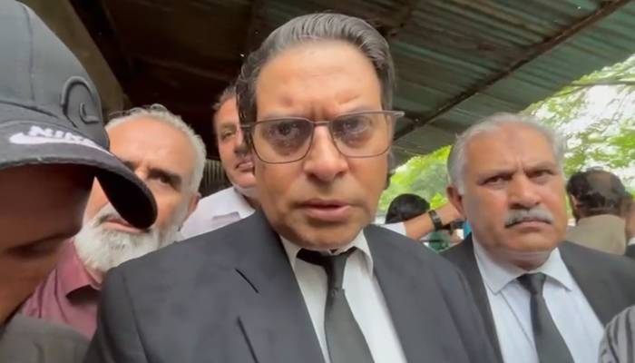 سلمان اکرم راجہ غصے میں آگئے، عالیہ حمزہ کو کھری کھری سنادیں