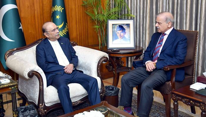 صدر  مملکت سے وزیر اعظم کی ملاقات، سیاسی ، معاشی ، سیکیورٹی صورتحال پر تبادلہ خیال