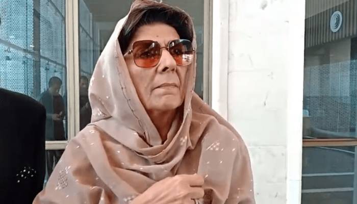 ریاست مخالف سوشل میڈیا سرگرمیوں کا الزام، علیمہ خان کو نوٹس جاری