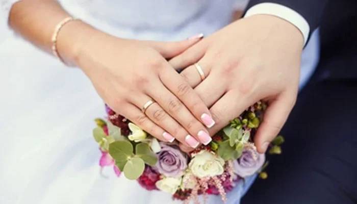 دبئی حکومت نے ملازمین کیلئے شادی کی چھٹیوں کا نیا حکمنامہ جاری کردیا