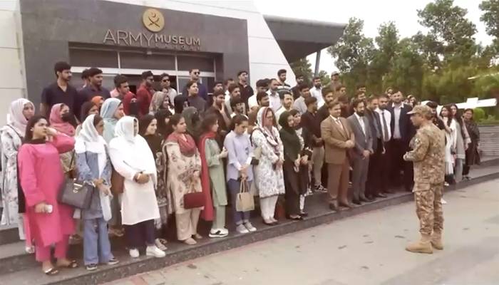یونیورسٹی آف مینجمنٹ اینڈ ٹیکنالوجی کے طلبہ کا لاہور گیریژن کا دورہ