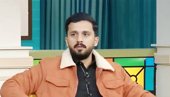 رجب بٹ نے پاکستان چھوڑ دیا،وی لاگنگ سے عارضی وقفے کا اعلان