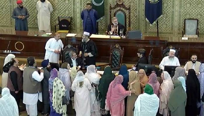 خیبرپختونخوا اسمبلی کا اجلاس کورم پورا نہ ہونے پر ملتوی، حلف برداری نہ ہو سکی