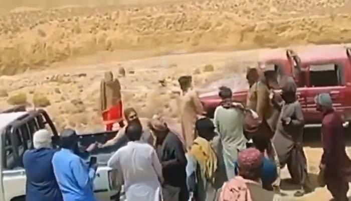بلوچستان: پسند کی شادی کرنے والاجوڑا بیدردی سے قتل، لوگ ویڈیو بناتے رہے