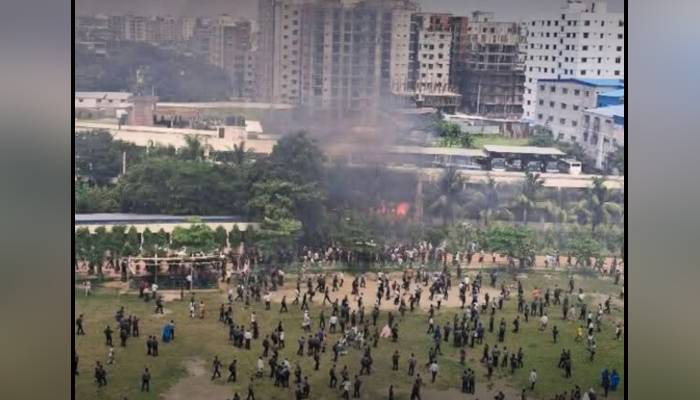 بنگلہ دیش ایئر فورس کا تربیتی طیارہ کالج کی عمارت پر گرکر تباہ،19افراد ہلاک