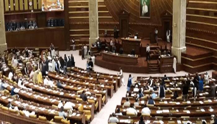 قائمقام اسپیکر پنجاب اسمبلی کا 26 معطل ارکان کو فوری بحال کرنے کا حکم 