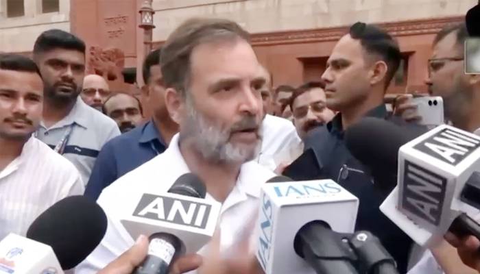 ٹرمپ کے سیز فائر دعوؤں پر راہول گاندھی وزیراعظم مودی پر برس پڑے