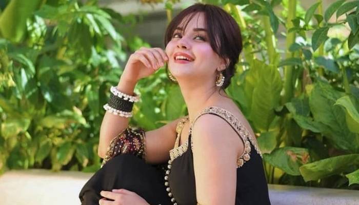 کومل میر کا فلرز یا سرجری سے انکار، چہرے کی تبدیلی کی وضاحت