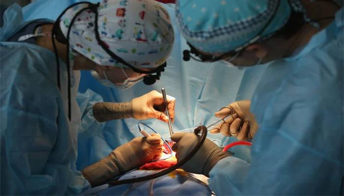 طب کا تاریخی ٹرانسپلانٹ: مردہ دل3ماہ کےبچے میں دھڑکنے لگا